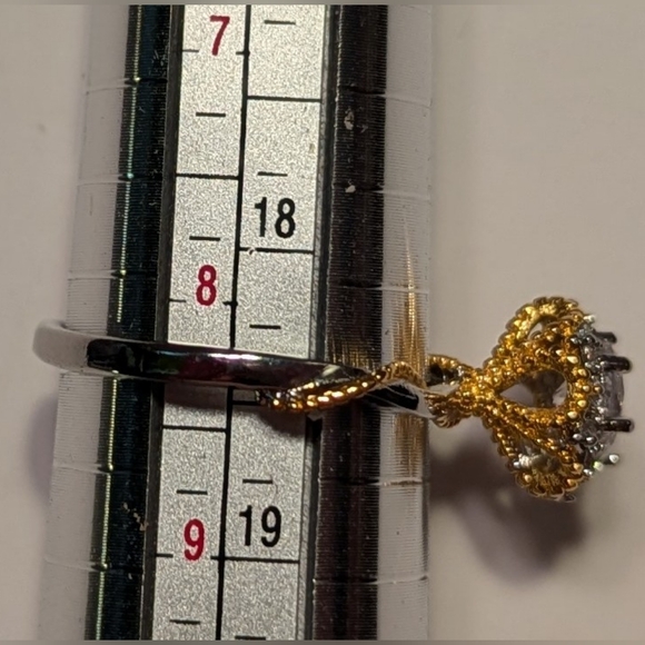 NWOT Woman's Gold-Tone Adjustable Ring with Clear White Stones - Picture 6 of 11